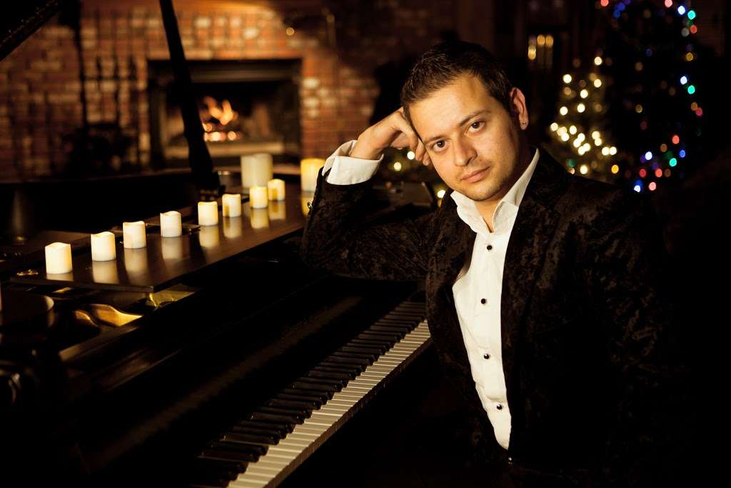 Pianist for Christmas | 5531 Fulton Ave, Sherman Oaks, CA 91401, USA | Phone: (818) 857-6329