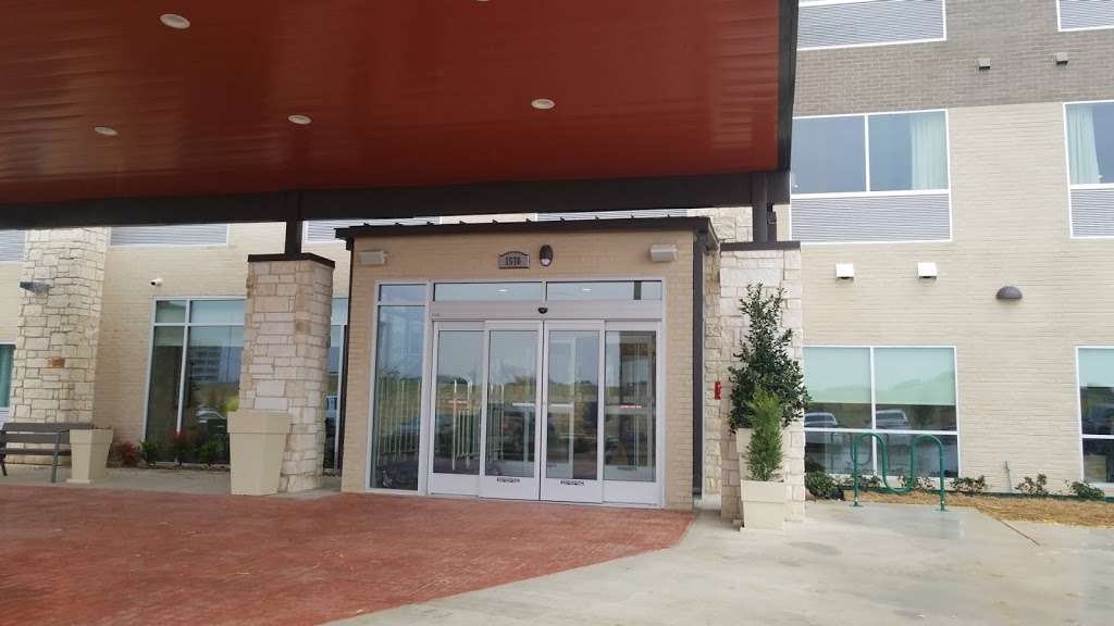Holiday Inn express & Suites | 1570 Lyndon B Johnson Fwy, Farmers Branch, TX 75234