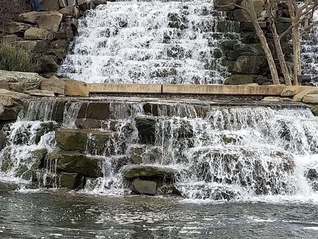 Bollinger Canyon Fountain | Bollinger Canyon Rd & S Chanterella Dr, San Ramon, CA 94582, USA | Phone: (925) 973-2800