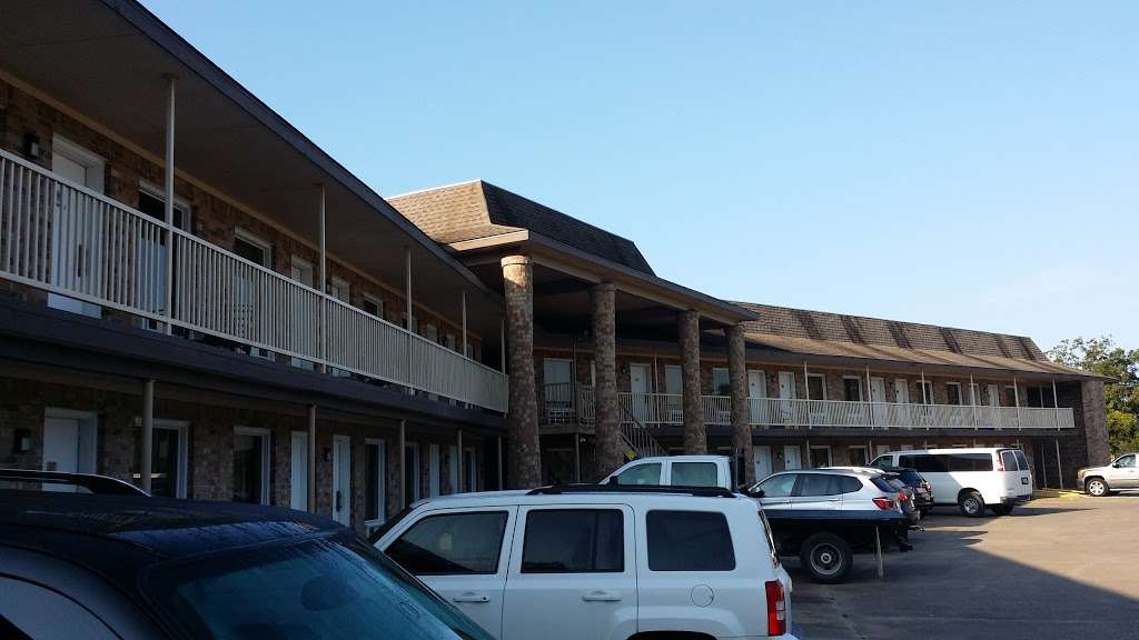 Lakeview Hotel | 1, Brigid Ct, West Columbia, TX 77486, USA | Phone: (979) 705-3328