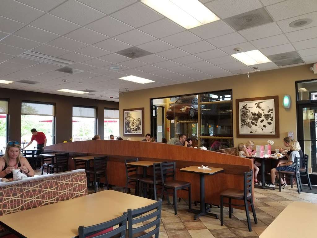 Chick-fil-A | 301 E Loop Rd, Wheaton, IL 60189, USA | Phone: (630) 668-8350