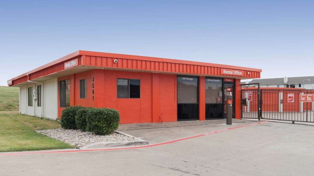 Public Storage | 3501 Country Club Rd N, Irving, TX 75062, USA | Phone: (972) 445-7303