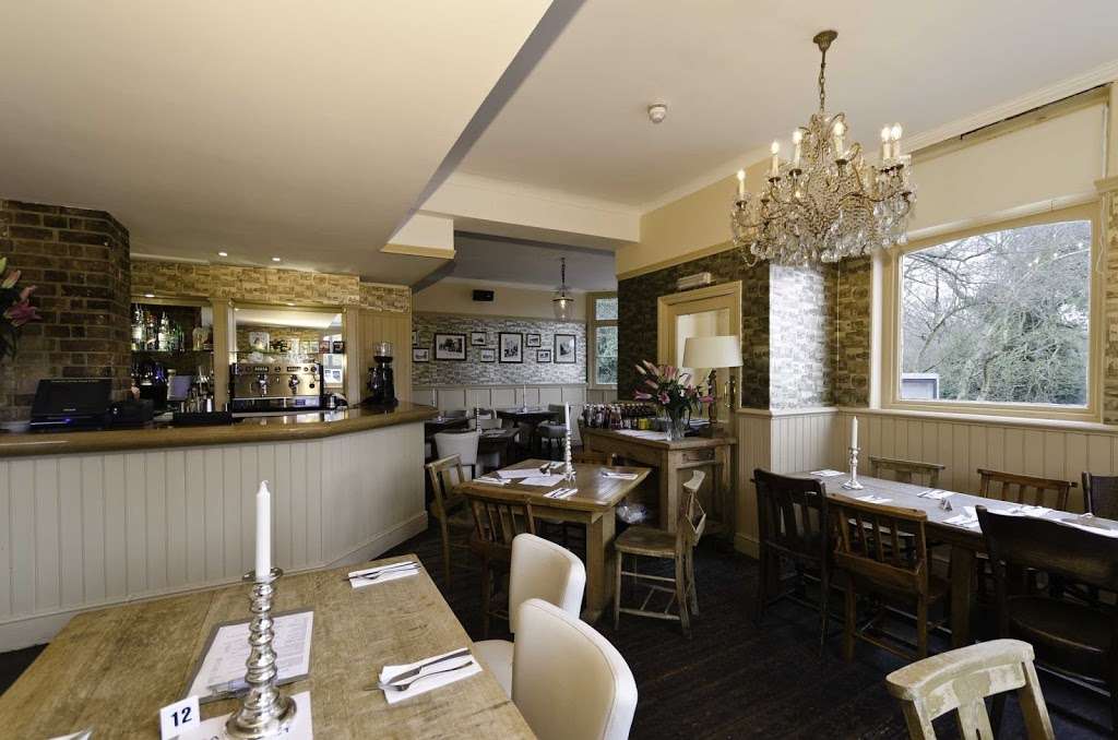 The Fox Inn | 2 Heathfield Rd, Bromley, Keston BR2 6BQ, UK | Phone: 01689 852053