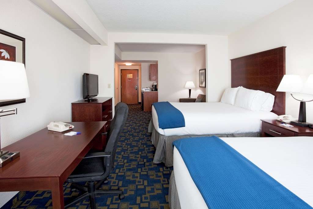 Holiday Inn Express & Suites Pembroke Pines-Sheridan St | 14651 NW 20th St, Pembroke Pines, FL 33028, USA | Phone: (954) 430-9404