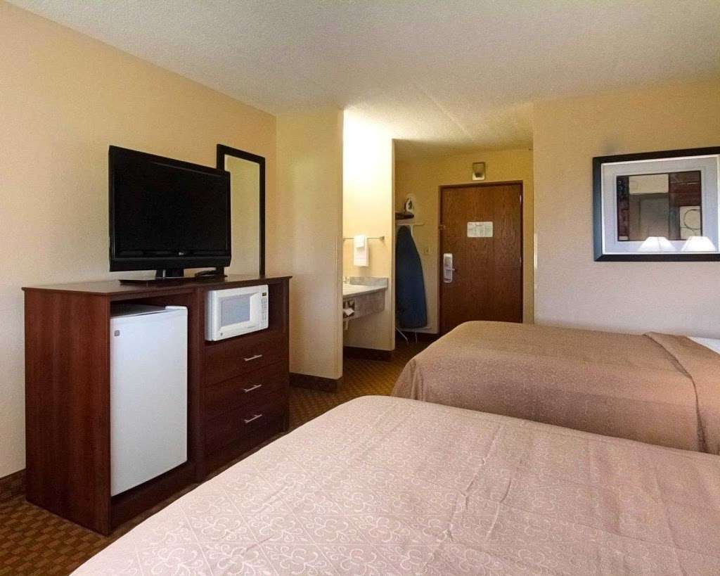 Quality Inn Sturtevant - Racine | 910 S Sylvania Ave, Sturtevant, WI 53177 | Phone: (262) 886-0385