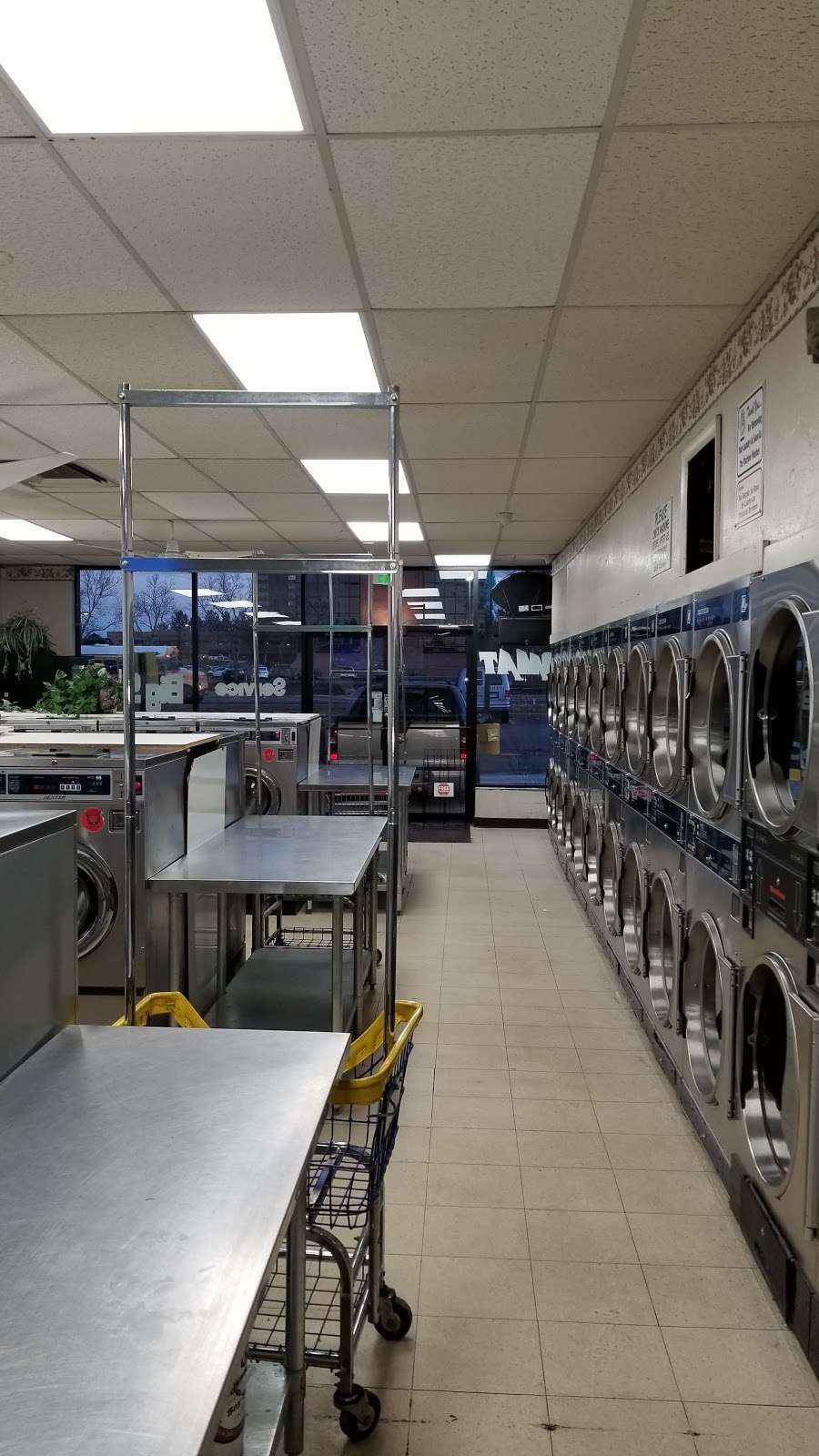 Fairway Laundromat | 10890 E Dartmouth Ave a, Aurora, CO 80014 | Phone: (303) 750-0040