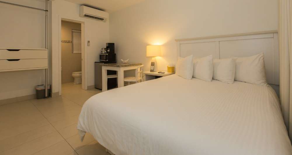 Premiere Hotel | 625 N Fort Lauderdale Beach Blvd, Fort Lauderdale, FL 33304, USA | Phone: (954) 566-7676