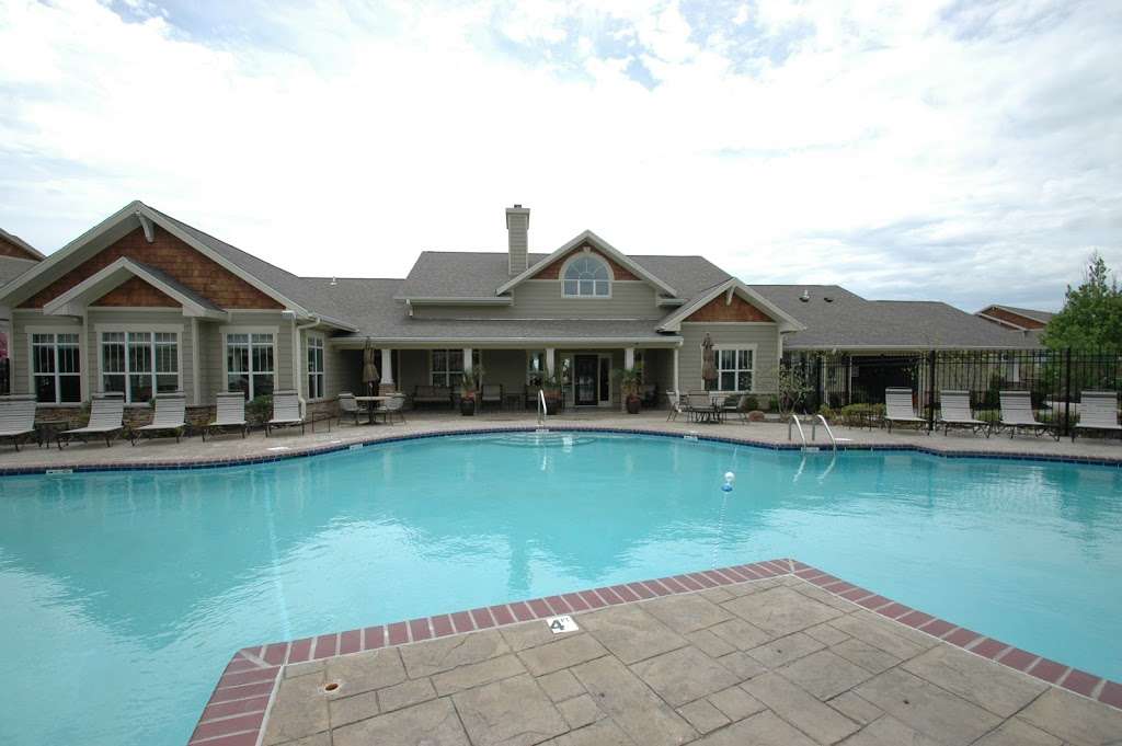 Carrington Place at Shoal Creek | 9300 NE 87th St, Kansas City, MO 64157, USA | Phone: (816) 792-1440