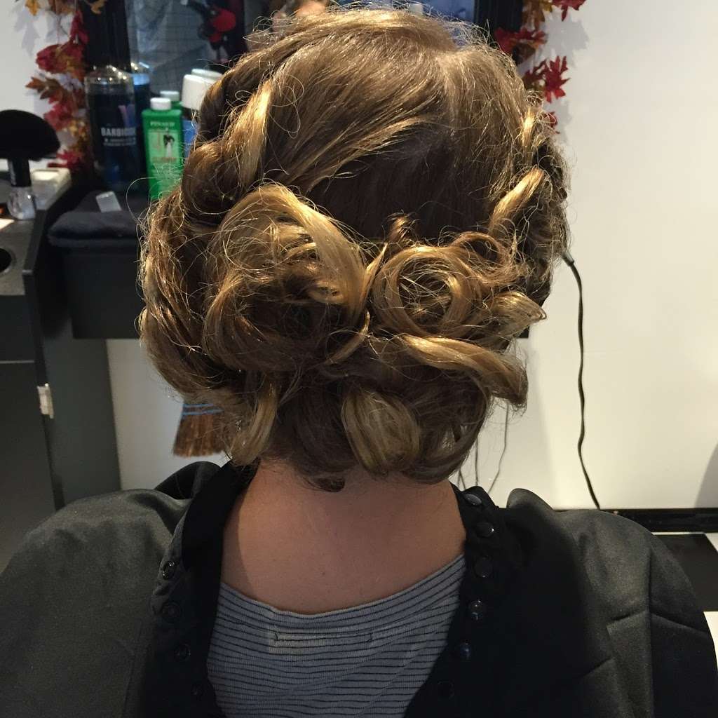 Thompsons Meets Zentress Salon and Barbershop | 2525 Ohio St, Michigan City, IN 46360, USA | Phone: (219) 879-9070