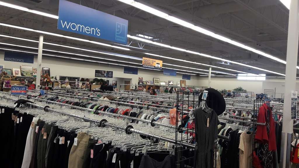 Goodwill Arvada - McIntyre Parkway | 6340 McIntyre Pkwy, Arvada, CO 80403, USA | Phone: (720) 961-5075