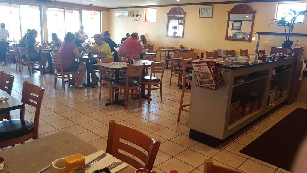 Santiagos Diner & Family Restaurant | 125 S 3rd St, Coopersburg, PA 18036 | Phone: (484) 863-5001