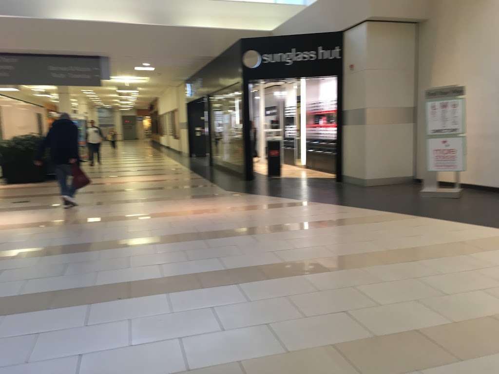 Monmouth Mall | Eatontown, NJ 07724, USA