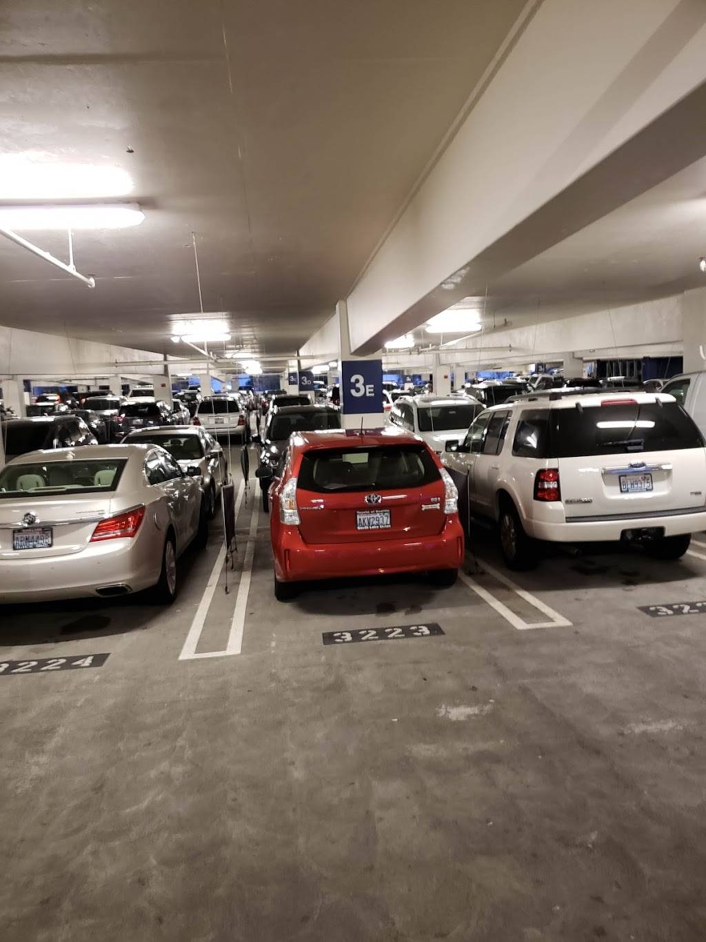 WallyPark Airport Parking- Premier Garage (SEA) | 18613 International Blvd, SeaTac, WA 98188, USA | Phone: (206) 455-9611