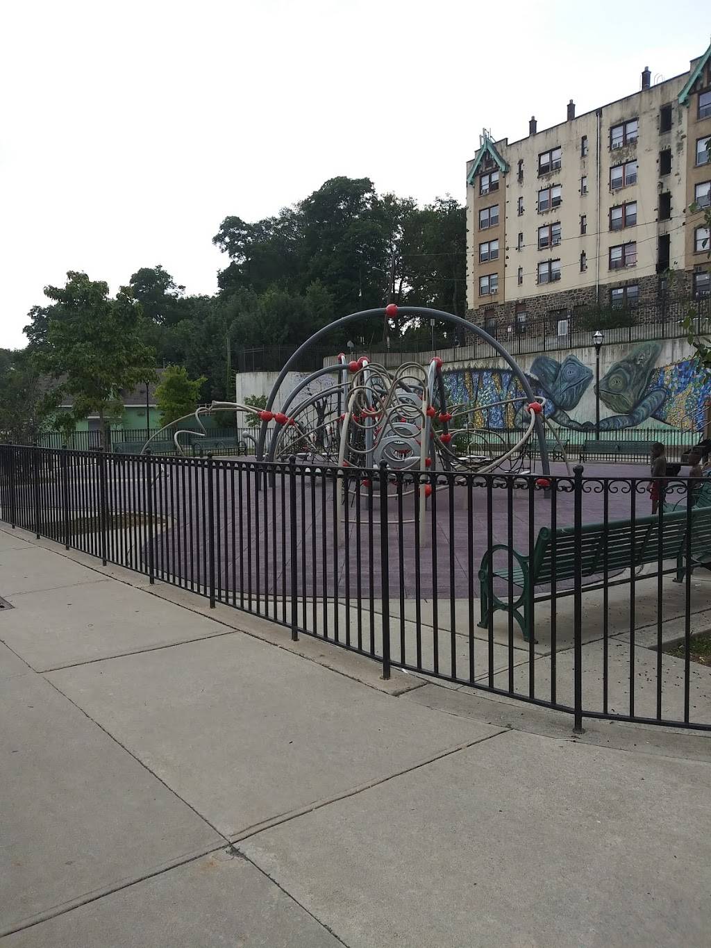 Bayside Park | Garfield Ave & Bayside Park Dr, Jersey City, NJ 07305, USA | Phone: (201) 547-5003