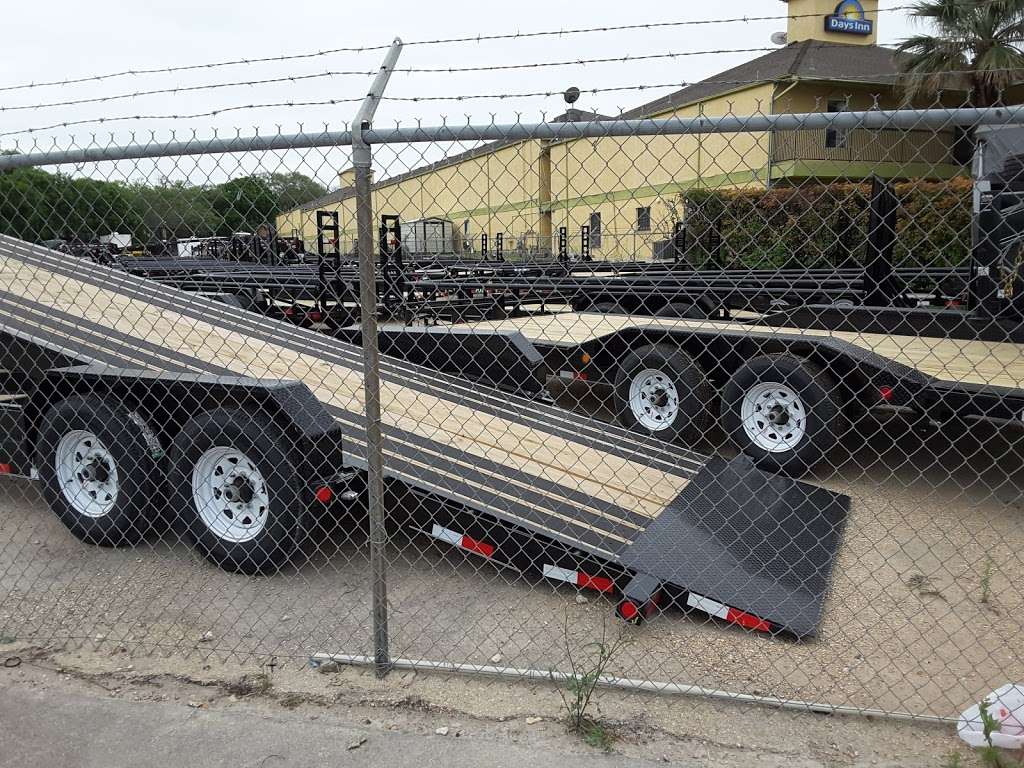 Magnum Trailers | 11210 I-35, San Antonio, TX 78233, USA | Phone: (210) 599-2325