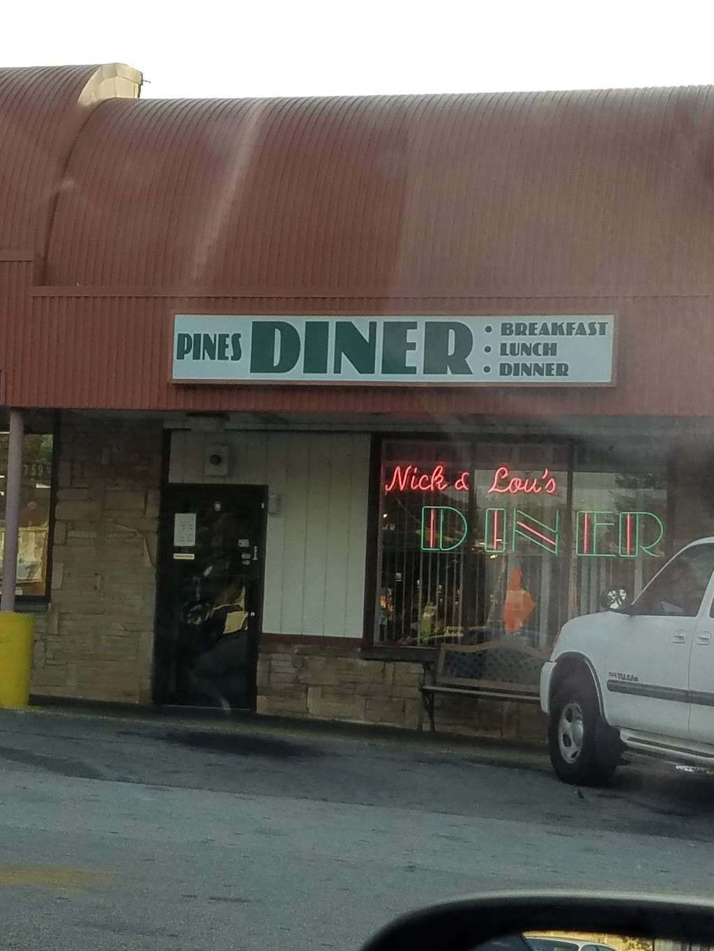 Pines Diner | 500 E Providence Rd, Clifton Heights, PA 19018, USA | Phone: (484) 461-3101