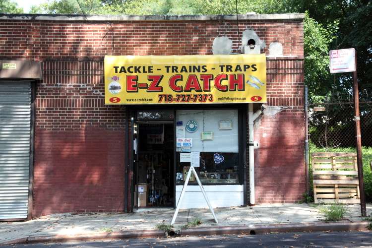 E-Z Catch Bait, Tackle & Crabbing Supplies | 5 Tysen St, Staten Island, NY 10301, USA | Phone: (718) 727-7373