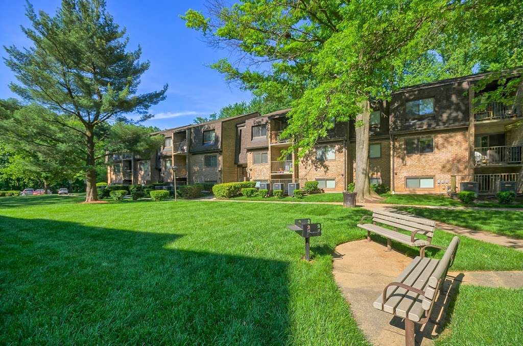 West Wood Oaks Apartments | 10734 West Dr, Fairfax, VA 22030, USA | Phone: (703) 879-4983