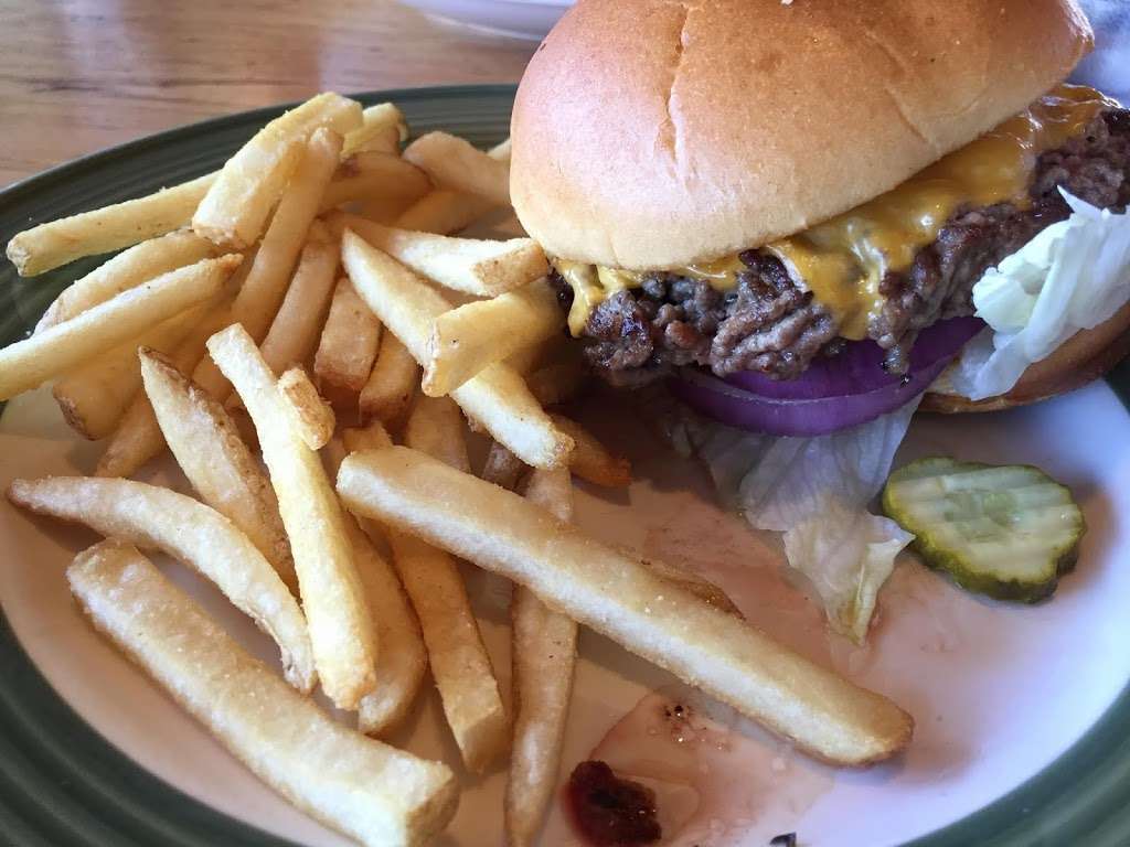 Applebees Grill + Bar | 6950 75th St, Kenosha, WI 53142, USA | Phone: (262) 942-7190