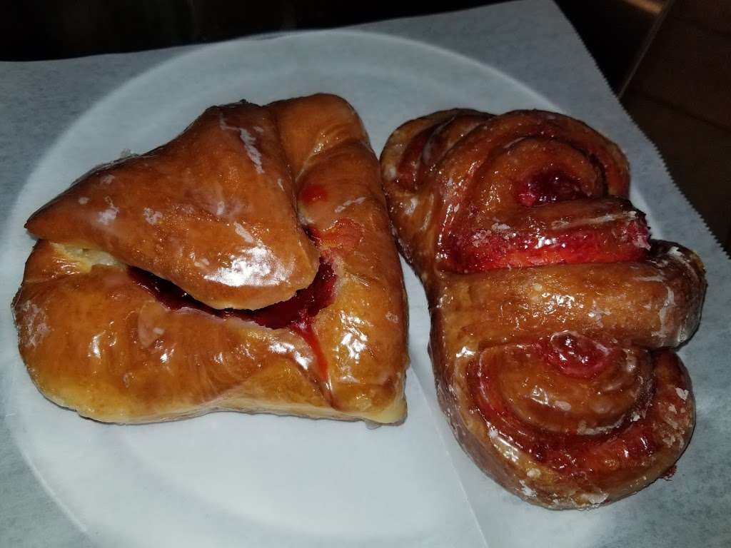 Around the clock donuts | 8853 Three Flags Road, Hesperia, CA 92344, USA | Phone: (760) 620-9941