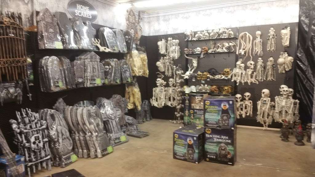 Spirit Halloween | 18182 Gulf Fwy, Friendswood, TX 77546, USA | Phone: (866) 586-0155