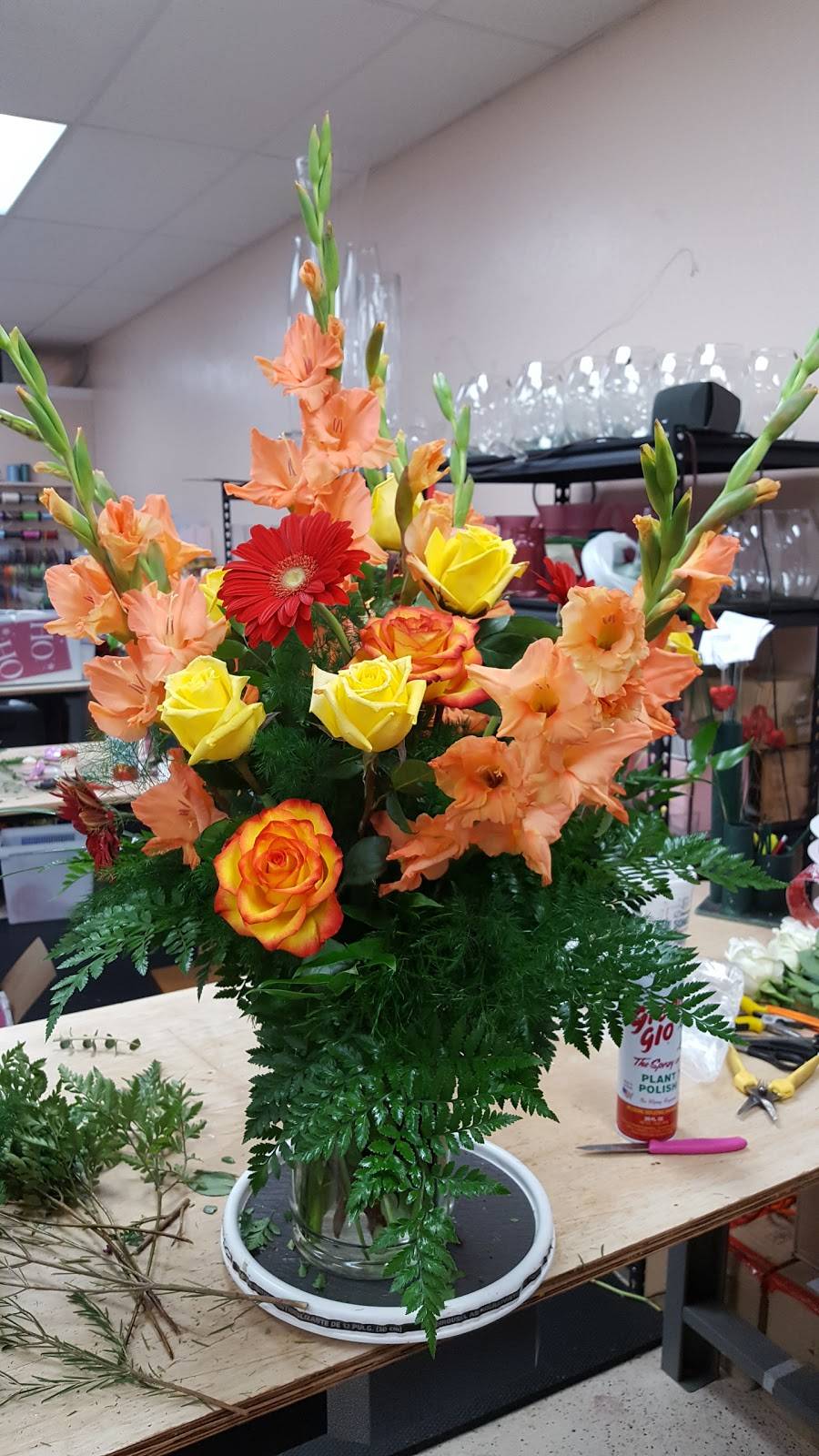 Broadway Florist | 225 S Broadway Ave, Moore, OK 73160 | Phone: (405) 793-8889