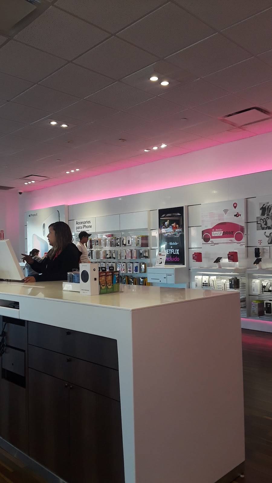 T-Mobile | 4043 N 33rd Ave, Phoenix, AZ 85017, USA | Phone: (602) 274-0968