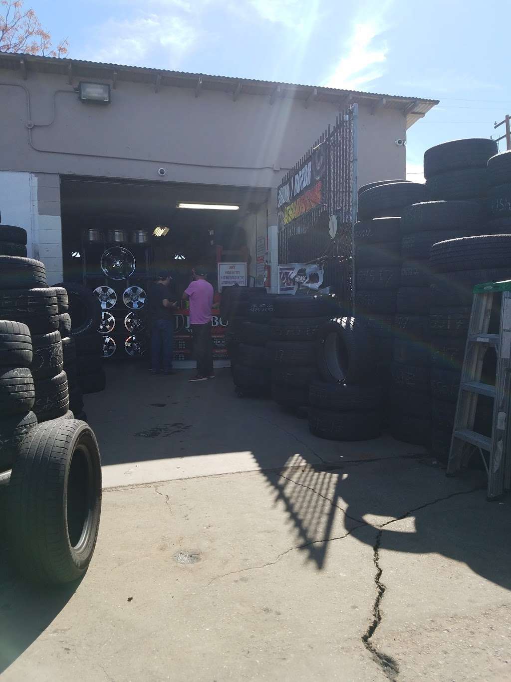 Jimbos Tires | 2228, 325 E 4th St, Perris, CA 92570, USA | Phone: (951) 943-9205