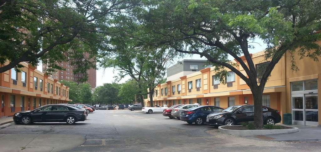 Chicago Lake Shore Hotel | 3250, 4900B S Lake Shore Dr, Chicago, IL 60615, USA | Phone: (773) 288-5800