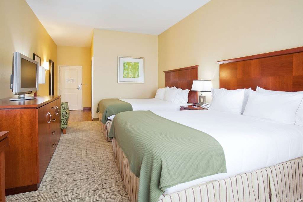 Holiday Inn Express & Suites Denver Airport | 6910 Tower Rd, Denver, CO 80249 | Phone: (303) 373-4100