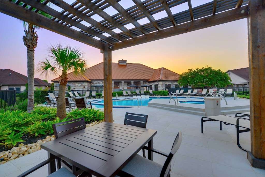 Attiva Pearland Active Living Apartments by Cortland | 4055 Village Dr, Pearland, TX 77581 | Phone: (281) 884-3081