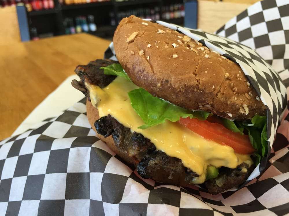 PJs Grill - Homestyle Burgers, Dogs & Vegetarian | 675 E University Dr, Carson, CA 90746, USA | Phone: (310) 851-4977