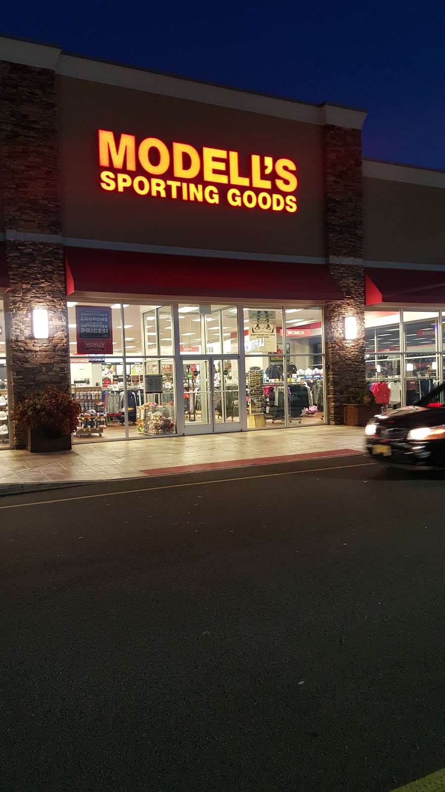 Modells Sporting Goods | Commons Center, 1255 Raritan Rd Unit 110, Clark, NJ 07066, USA | Phone: (732) 388-0182