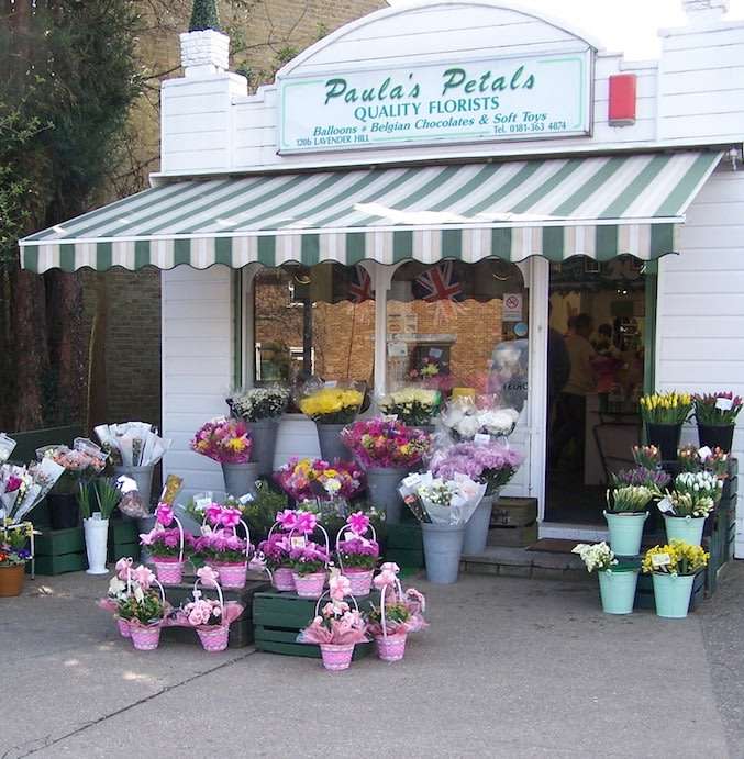 Paulas Petals | 34 Lee View, Enfield EN2 8RY, United Kingdom | Phone: 020 8363 4874