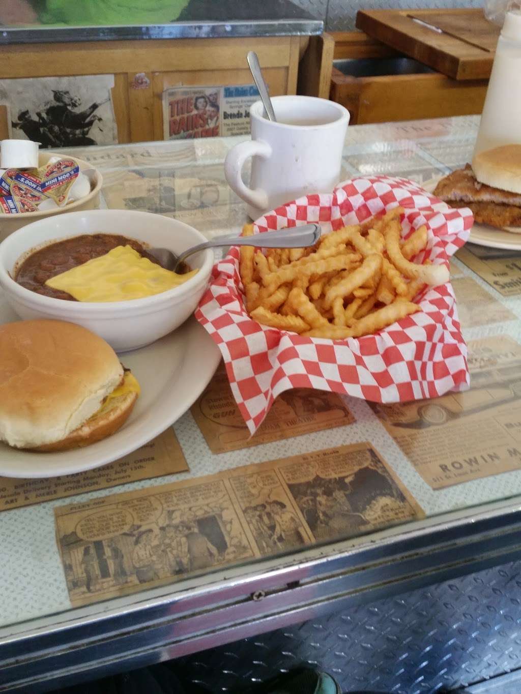 Rays Diner | 231 E Broadway St, Excelsior Springs, MO 64024, USA | Phone: (816) 637-3432