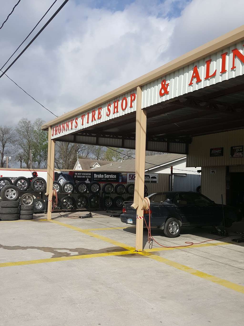 Jhonnys Tire Shop | 142 W Mt Houston Rd, Houston, TX 77037, USA | Phone: (832) 248-0012