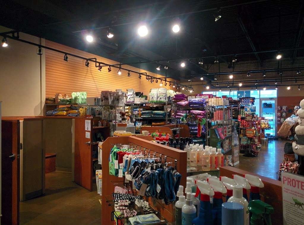 Land of Paws South | 6772 W 135th St, Overland Park, KS 66223, USA | Phone: (913) 402-1033