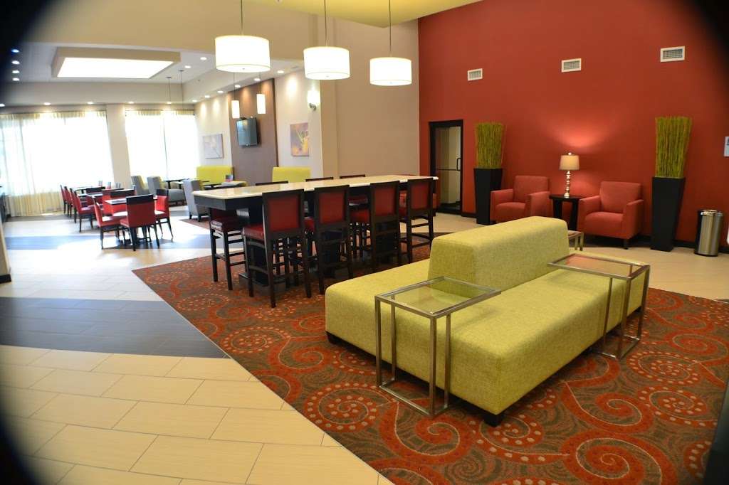 Holiday Inn Express & Suites INDIANAPOLIS W - AIRPORT AREA | 5855 Rockville Rd, Indianapolis, IN 46224, USA | Phone: (317) 554-0900