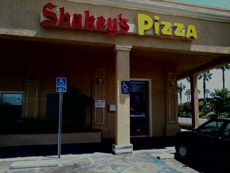 Shakeys Pizza Parlor | 665 E Del Amo Blvd, Carson, CA 90746, USA | Phone: (310) 327-2570