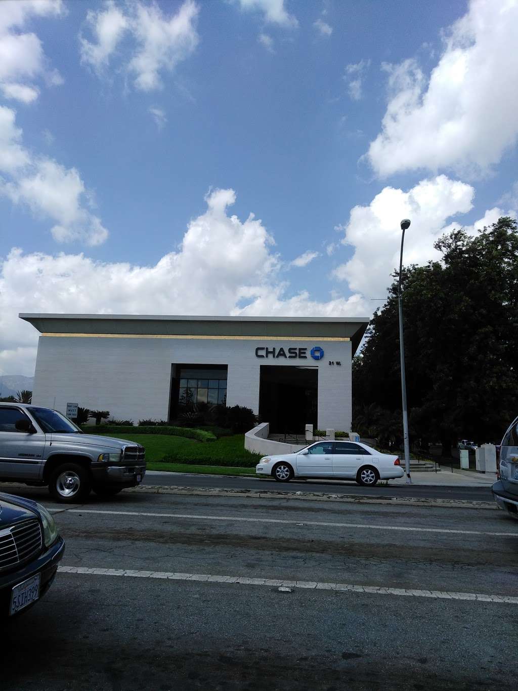Chase Bank | 31 W Foothill Blvd, Upland, CA 91786, USA | Phone: (909) 949-0303