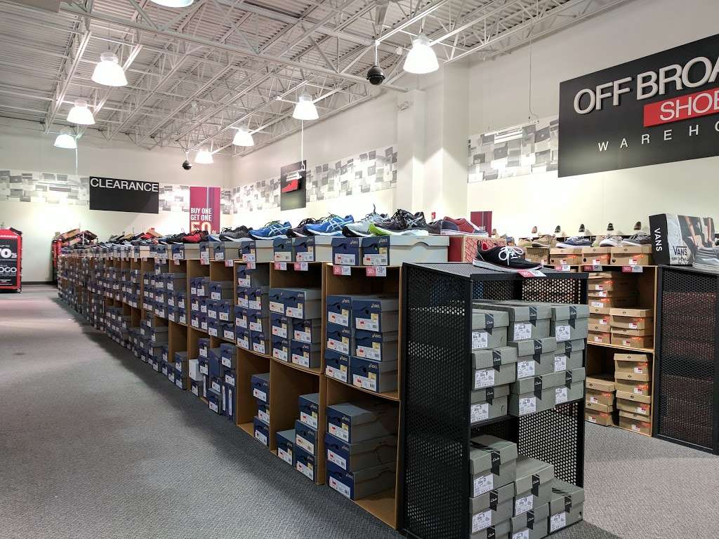 Off Broadway Shoe Warehouse | 14695 W 119th St, Olathe, KS 66062, USA | Phone: (913) 829-5566