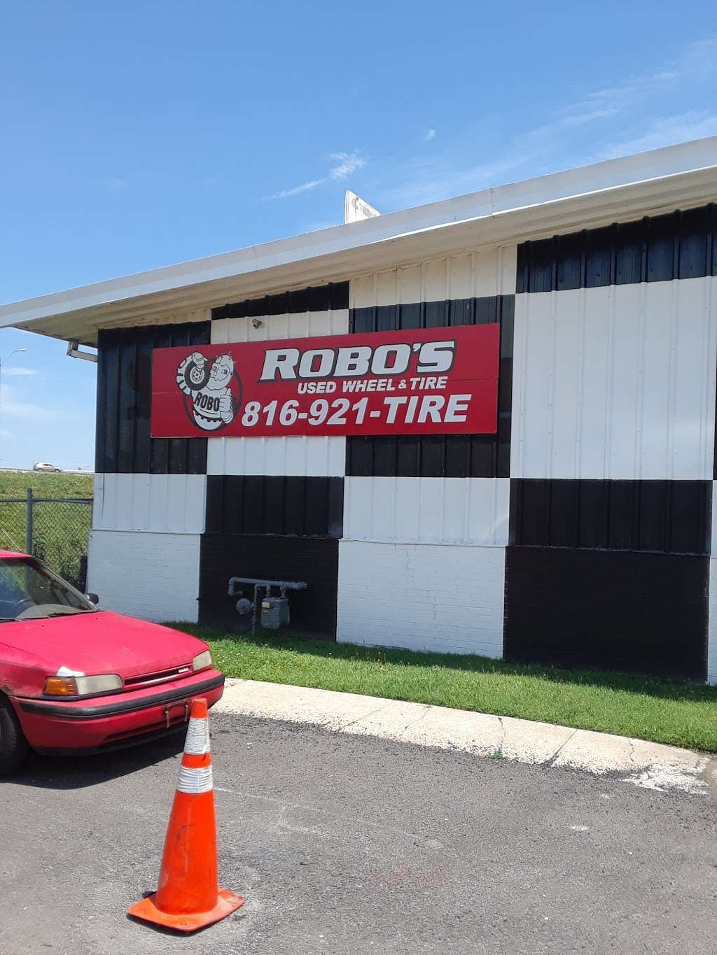 Robos Used Wheels Tires and Hubcaps | 3127 Belmont Ave, Kansas City, MO 64129, USA | Phone: (816) 921-8473