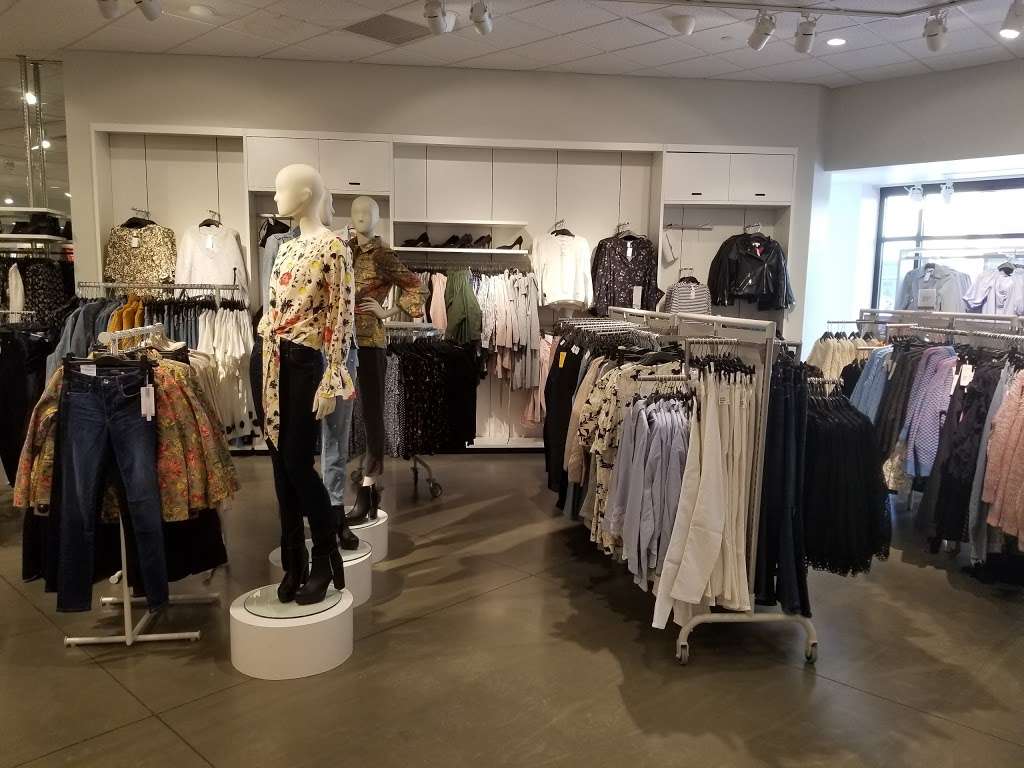 H&M | 5701 Outlets at Tejon Pkwy Suite 190, Lebec, CA 93203 | Phone: (855) 466-7467