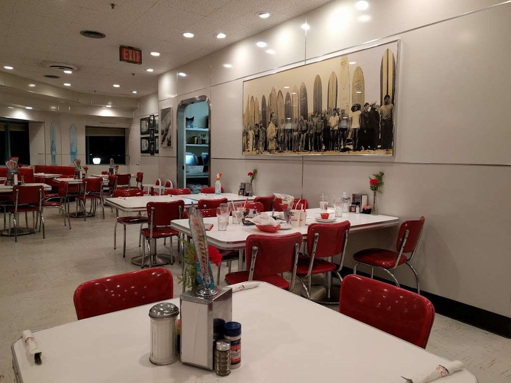 Rubys Diner | 1 Main St #1, Huntington Beach, CA 92648 | Phone: (714) 969-7829