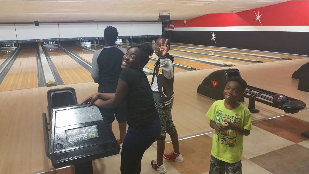 AMF Norfolk Lanes | 2441 E Little Creek Rd, Norfolk, VA 23518, USA | Phone: (757) 583-1571