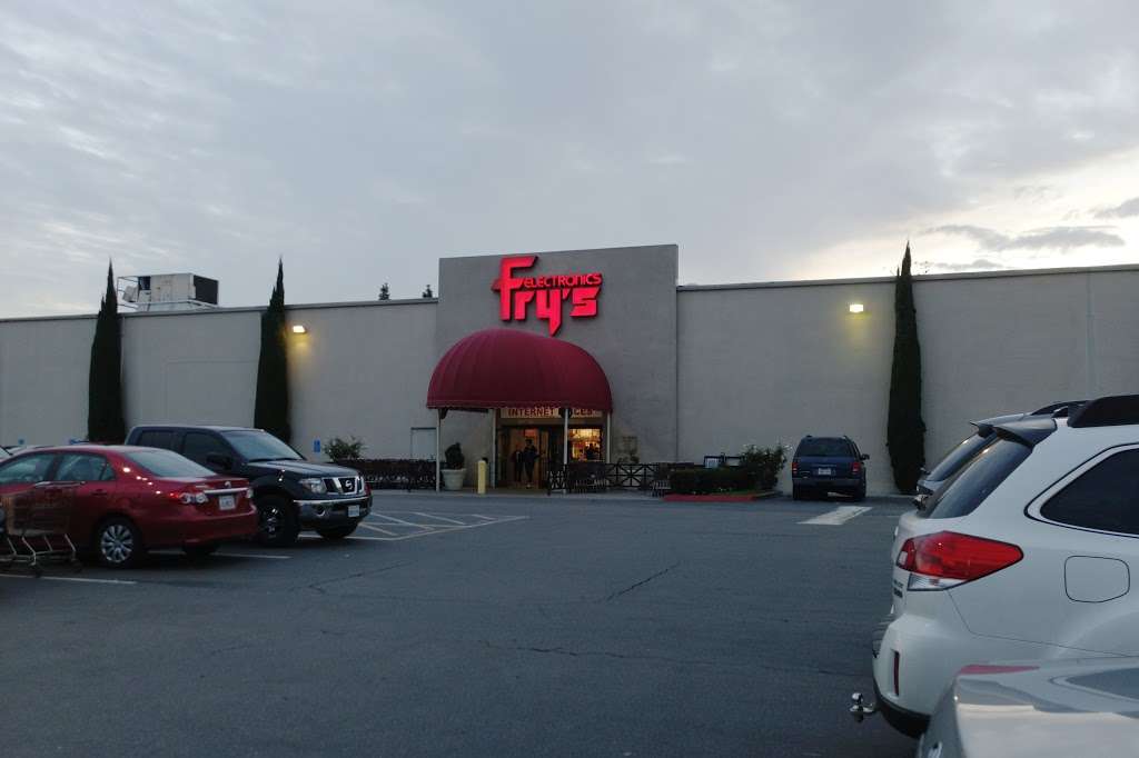 Frys Electronics | 10800 Kalama River Ave, Fountain Valley, CA 92708, USA | Phone: (714) 378-4400