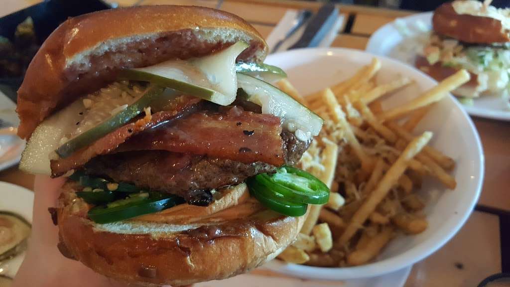 Poche Burger & Kitchen | 2727 Via Cascadita, San Clemente, CA 92672 | Phone: (949) 492-1135