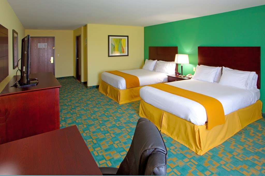 Holiday Inn Express & Suites Thornburg-S. Fredericksburg | 6415 Dan Bell Ln, Thornburg, VA 22565 | Phone: (540) 604-9690