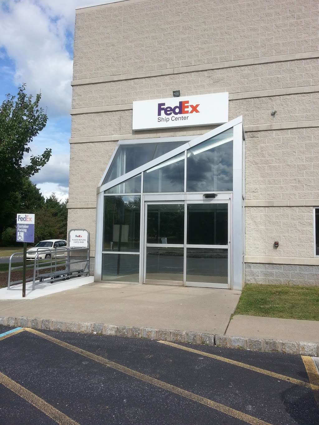 FedEx Ship Center | 126 N Commerce Way, Bethlehem, PA 18017, USA | Phone: (800) 463-3339