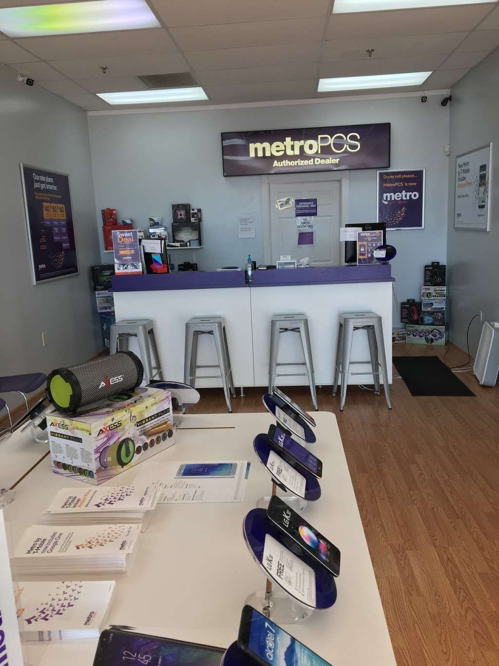 Metro by T-Mobile | 7876a E Ridge Rd, Hobart, IN 46342 | Phone: (219) 654-4064